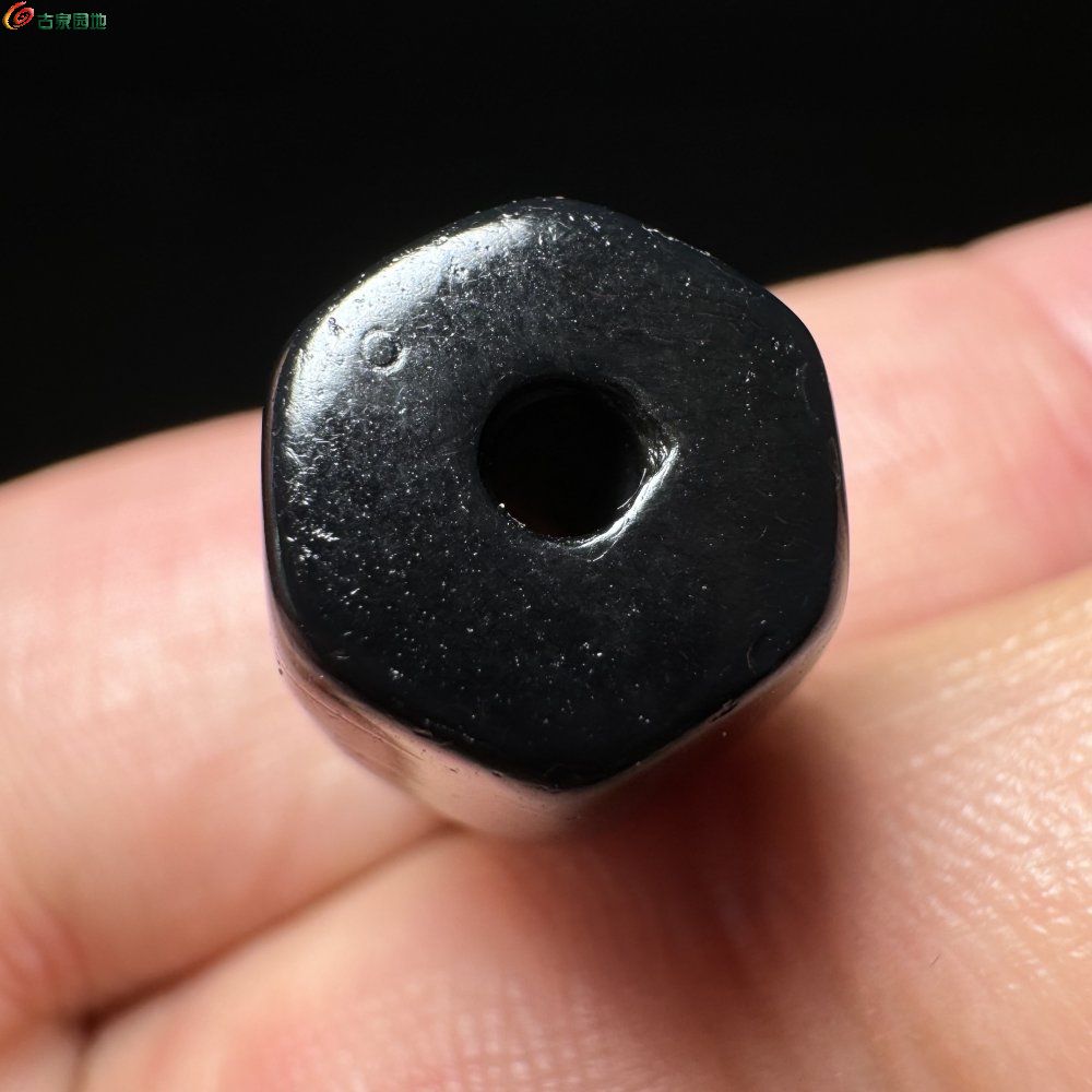 藏传百年油润蓝沁糖色缠丝老玛瑙多棱单珠8.jpg