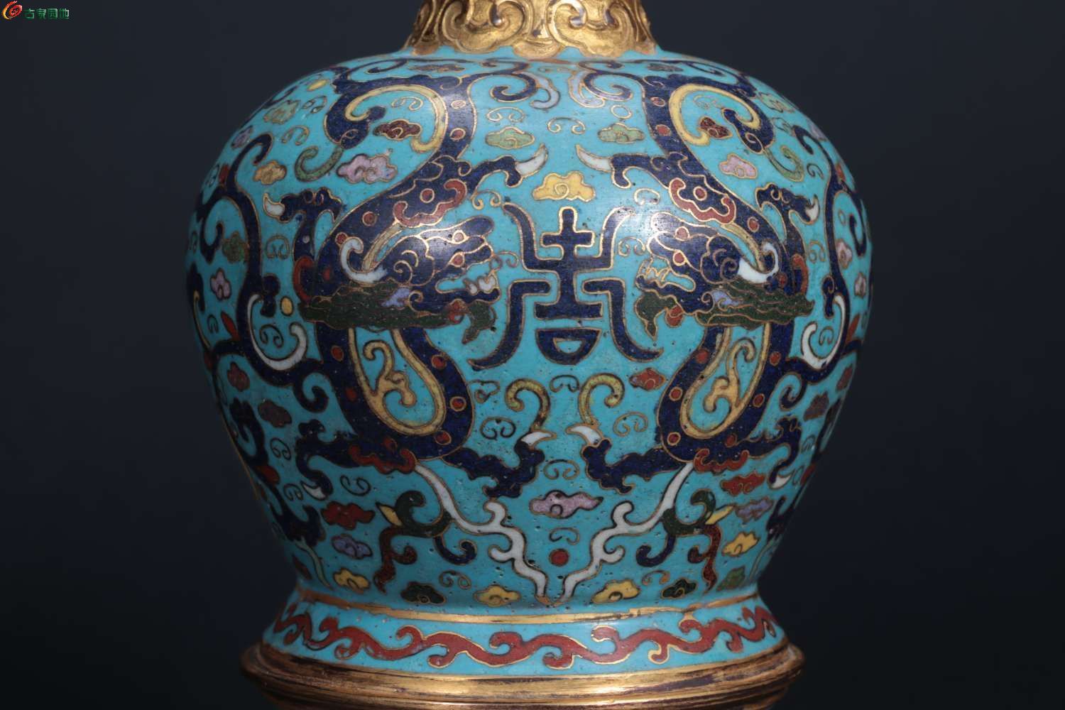 海外旧藏 铜胎景泰蓝掐丝鎏金双龙长颈瓶3.jpg