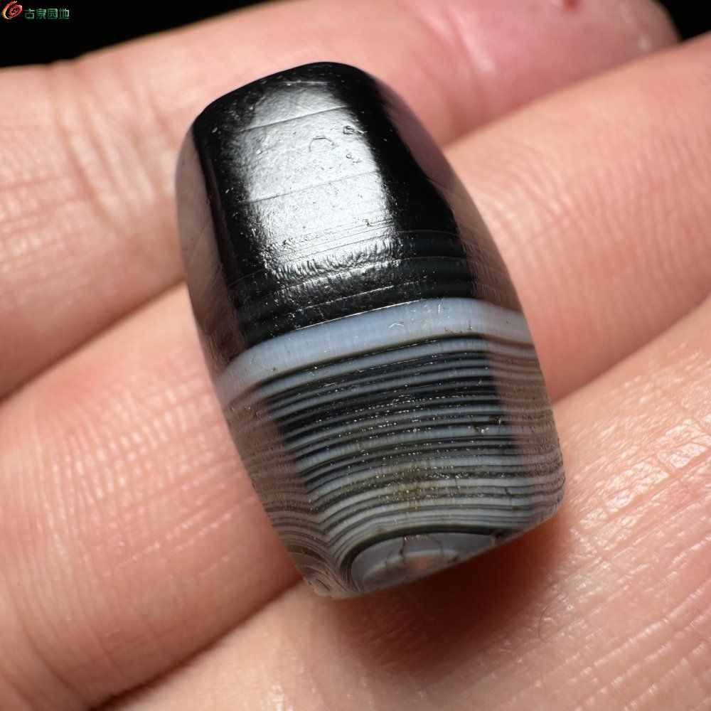 藏传百年油润蓝沁糖色缠丝老玛瑙多棱单珠4.jpg