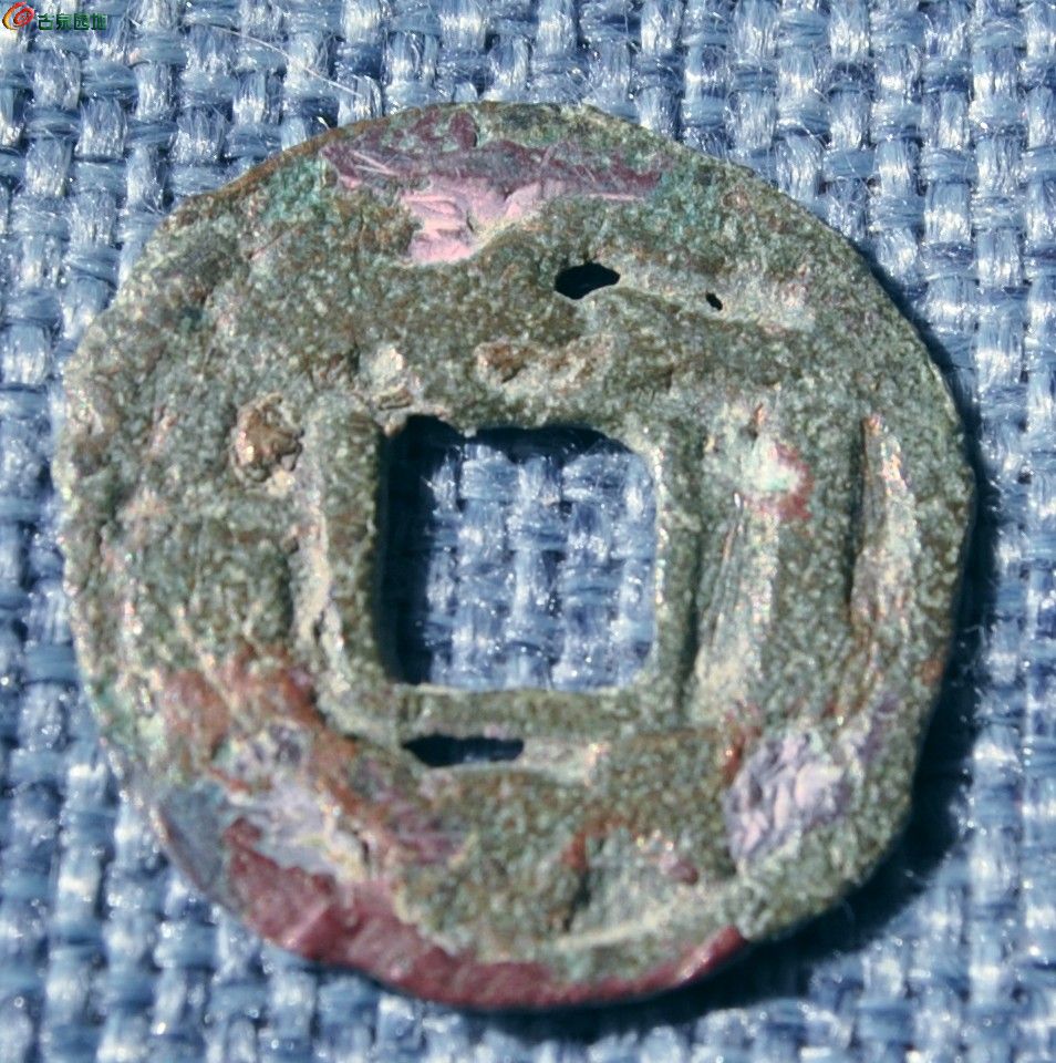 大唐安西都护府康国瓦尔乎曼王方孔铜币1局1.jpg