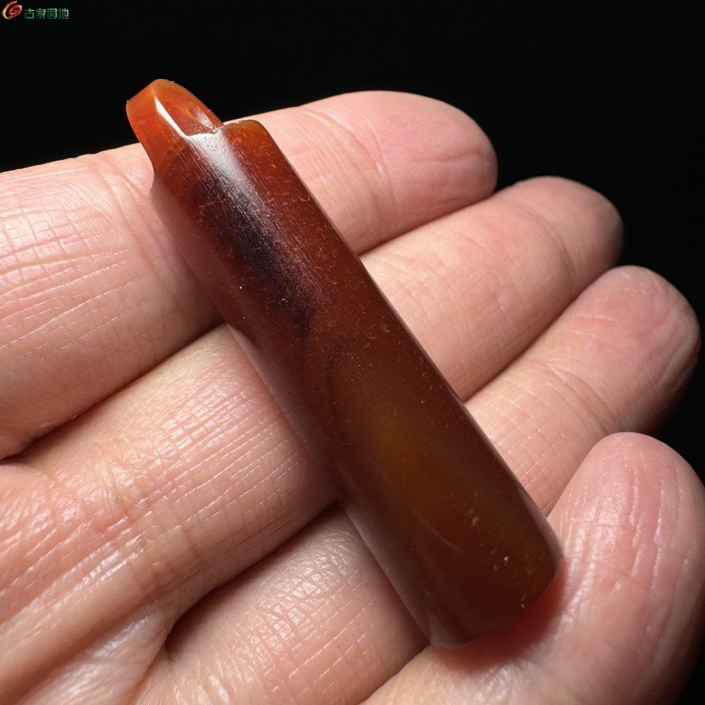 百年酒红大尺寸老玛瑙翎管吊坠4.jpg