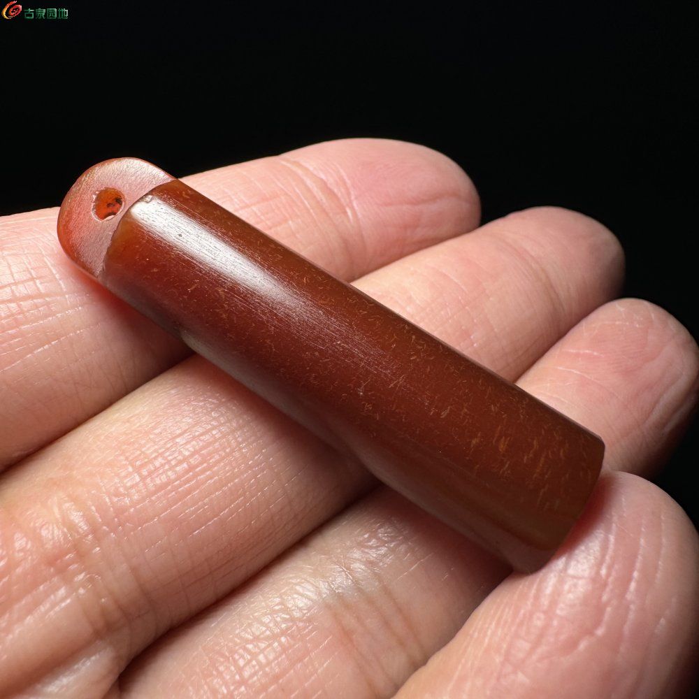 百年酒红大尺寸老玛瑙翎管吊坠3.jpg