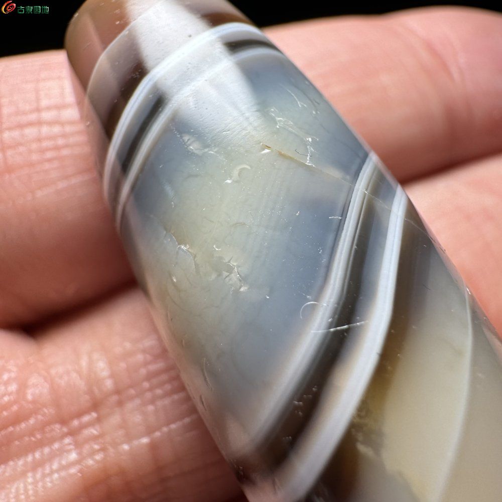 藏传大尺寸蓝糖色缠丝老玛瑙单珠3.jpg