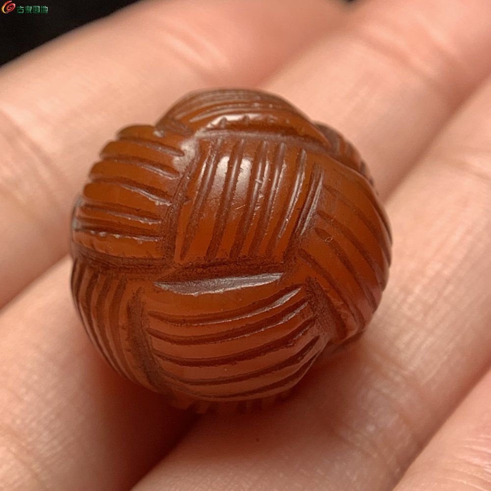 藏传百年特殊满包浆满工手工雕刻老玉髓美品1.jpg