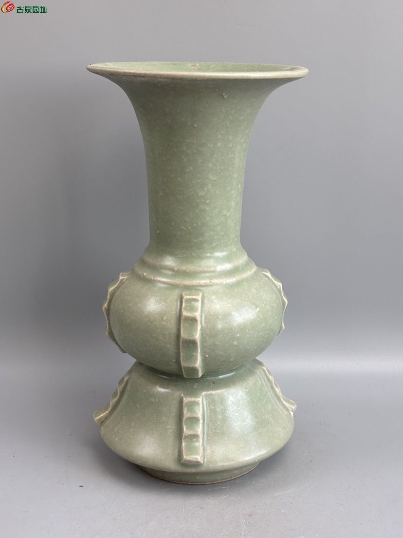 龙泉窑 尊瓶2.jpg