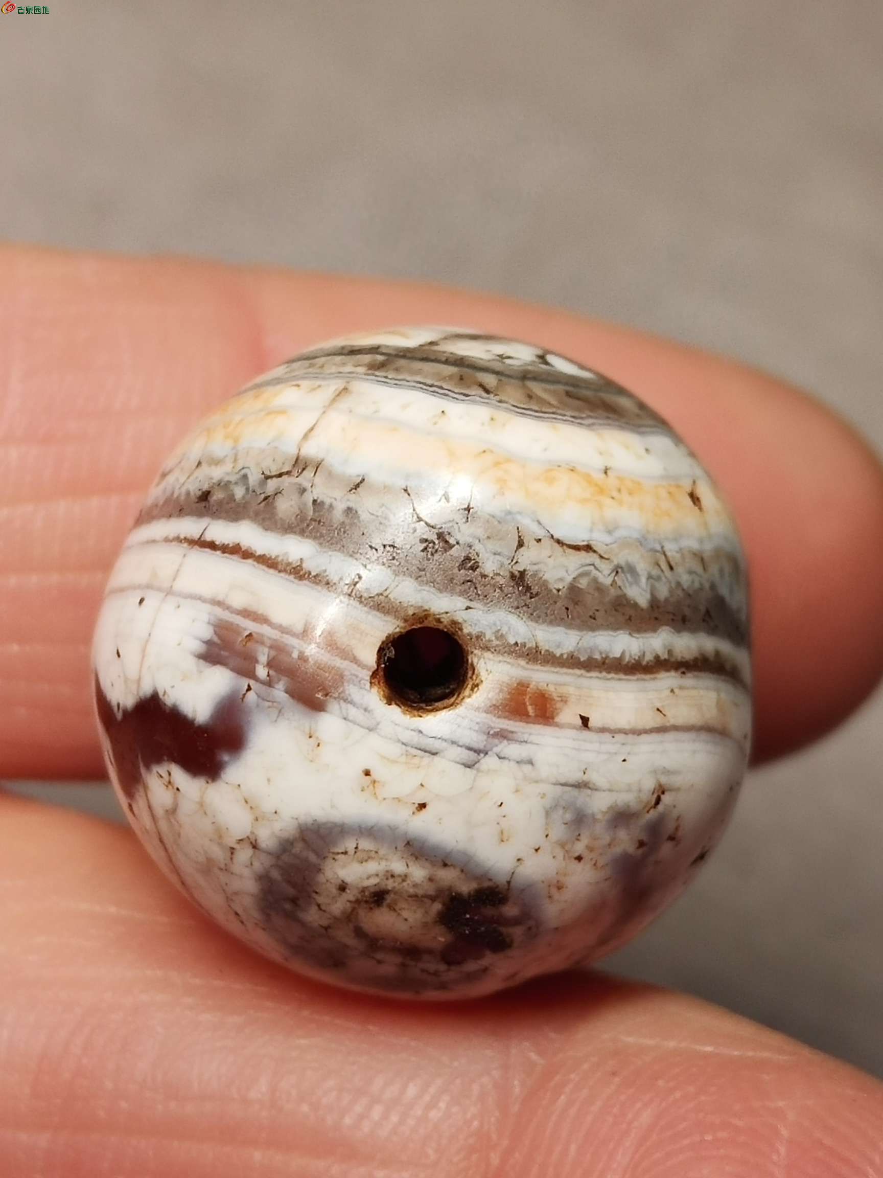 九元放大漏 仅有 尺寸大 满风化 灰皮玛瑙圆珠5.jpg