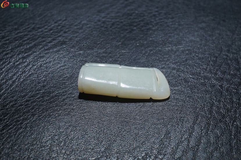 老和田玉竹节挂件3.jpg