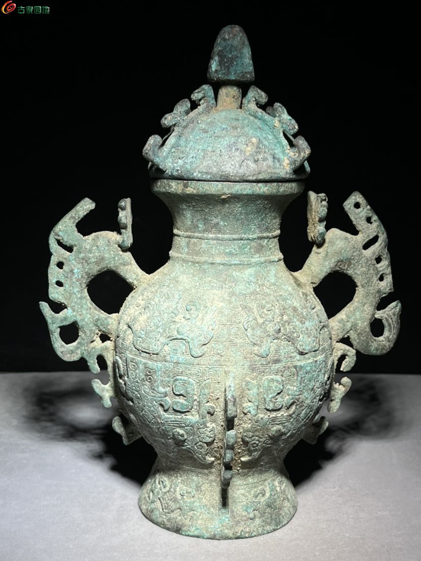 象耳蜗纹铜罍摆件1.jpg