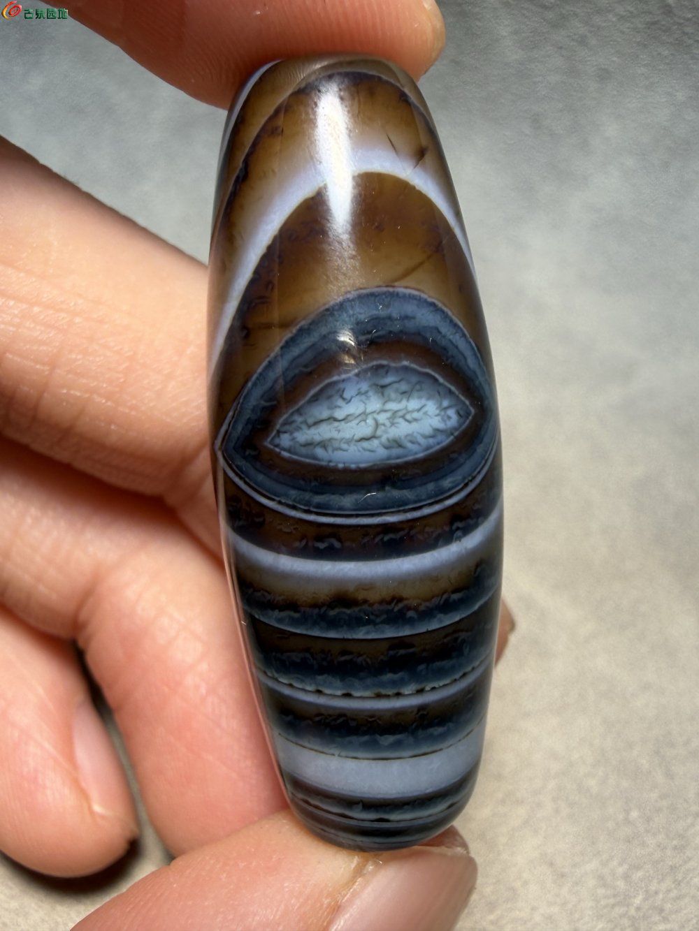 天然大眼睛缠丝玛瑙珠 满风化 包浆油润 沁色自然1.jpg