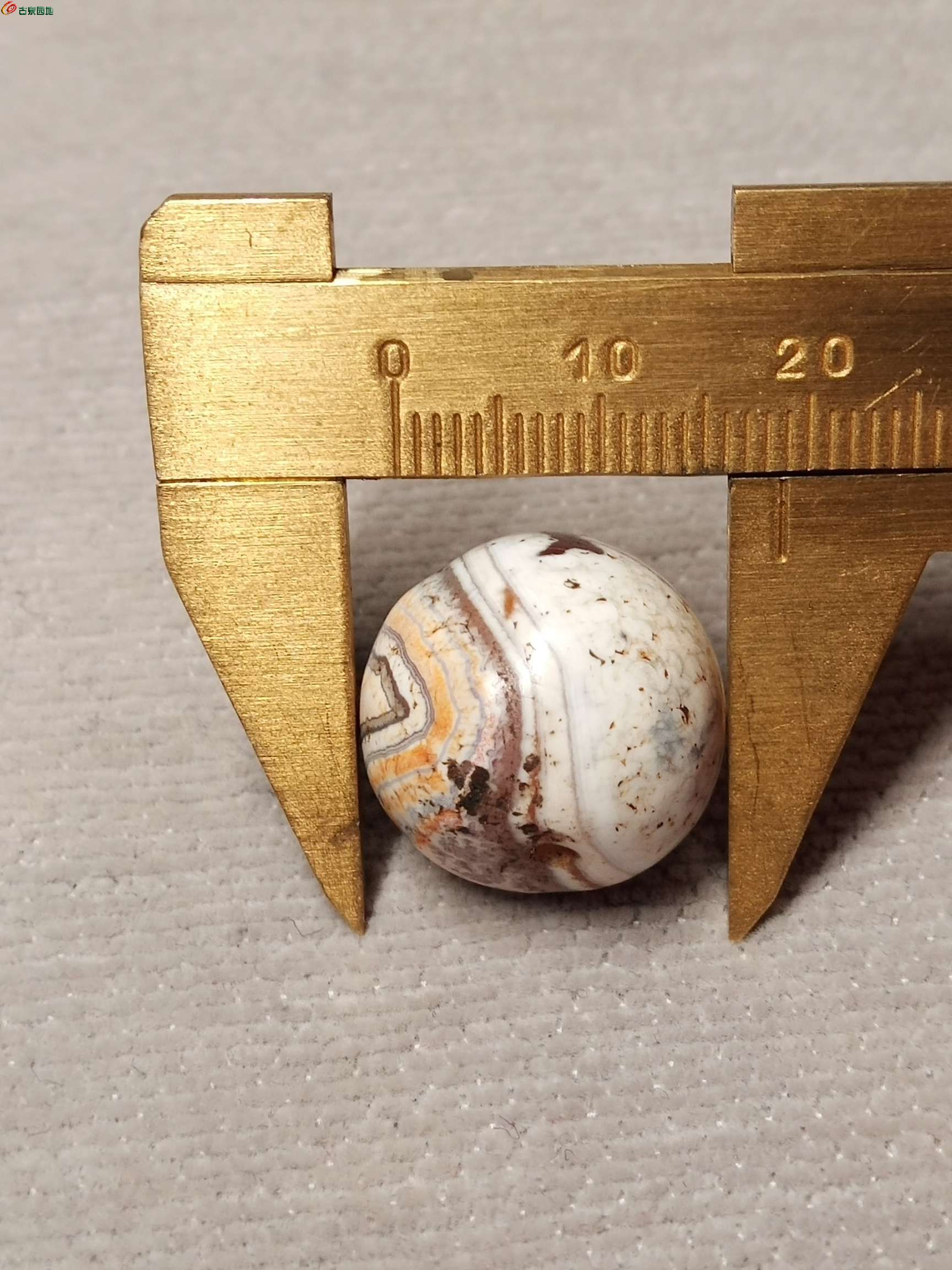 九元放大漏 仅有 尺寸大 满风化 灰皮玛瑙圆珠7.jpg