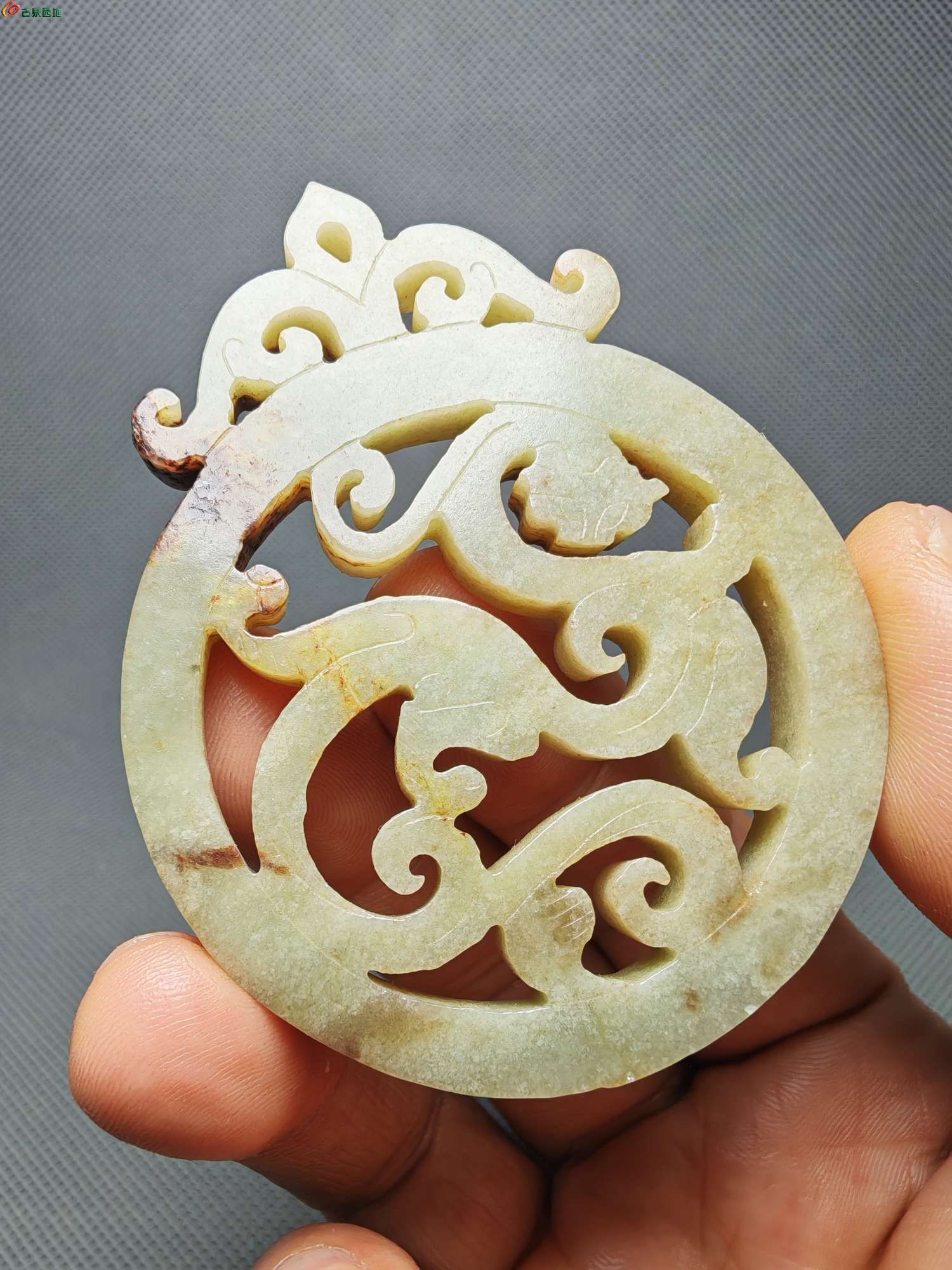 和田玉龙纹佩3.jpg