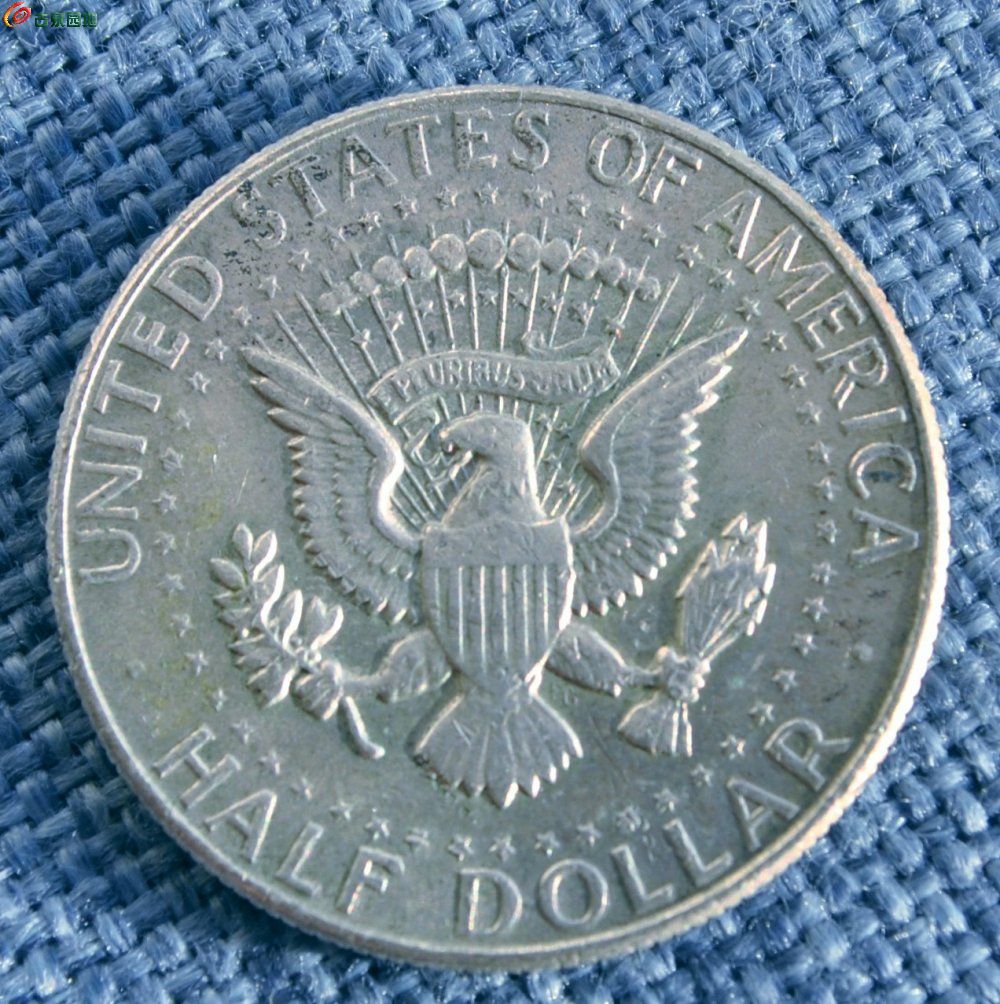 高银1967年面肯尼迪像背飞鹰半圆银币2局4.jpg