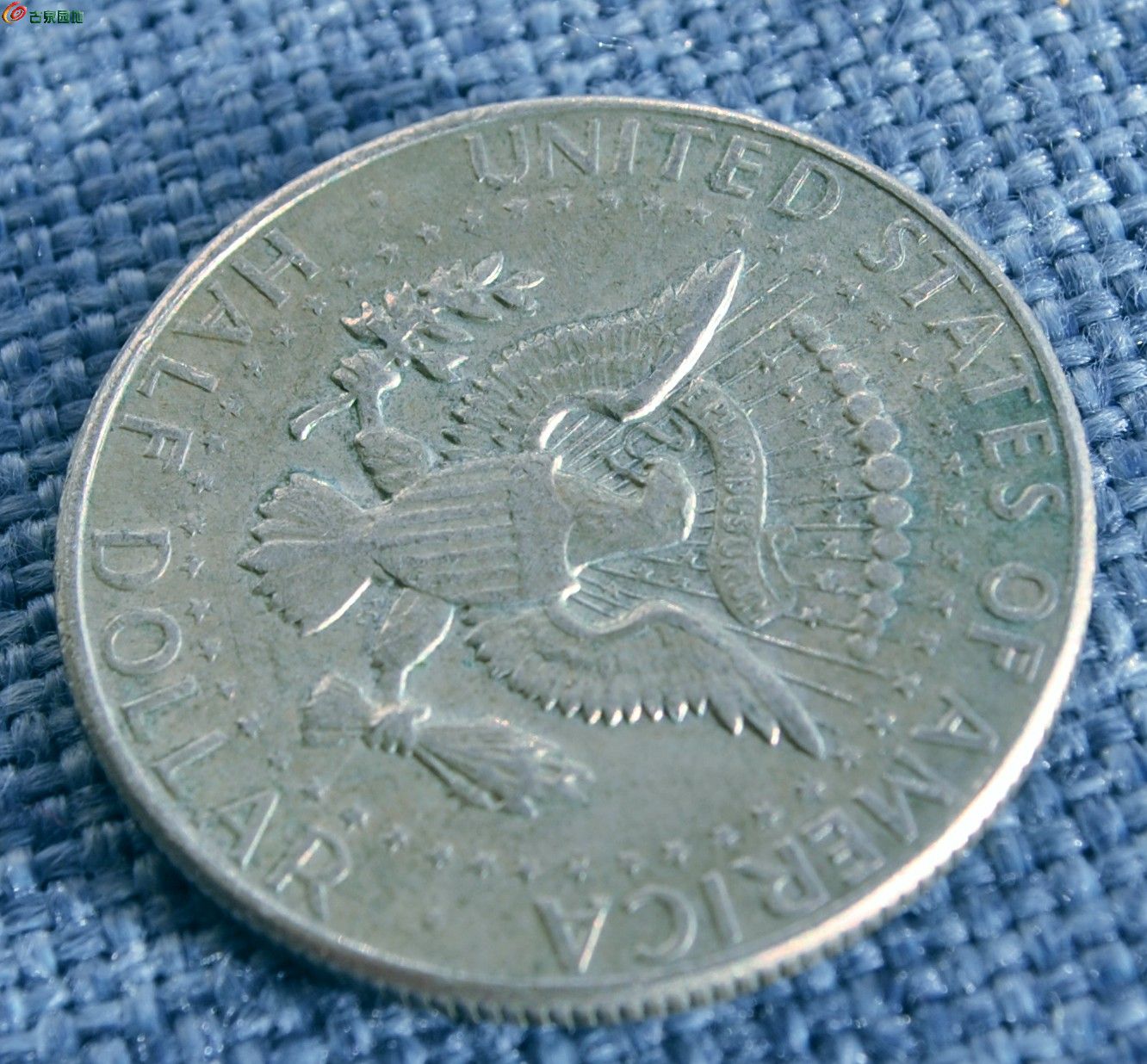 带光高银1967年面肯尼迪像背飞鹰半圆银币1局5.jpg