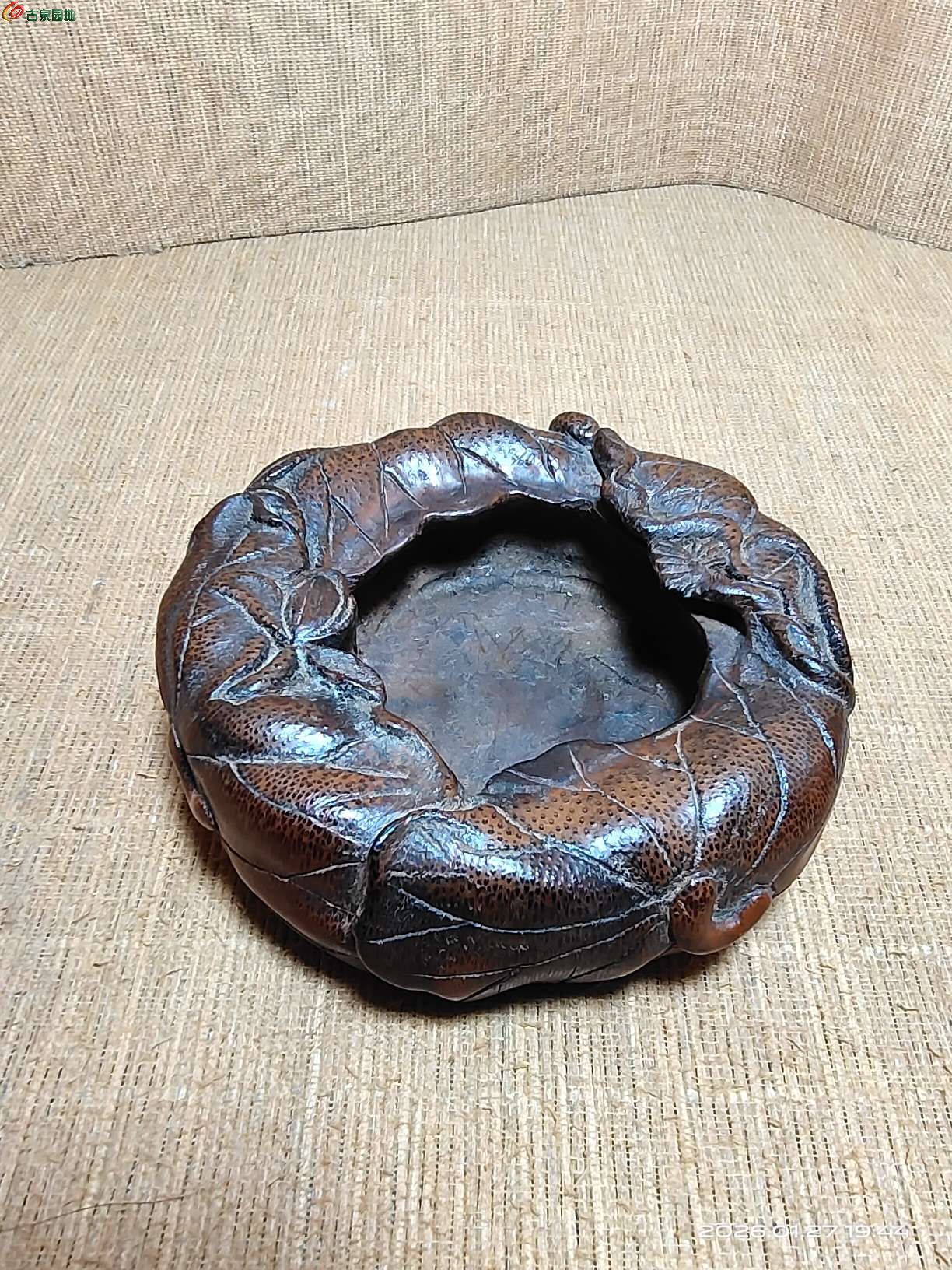 老竹根雕荷叶形笔洗2.jpg