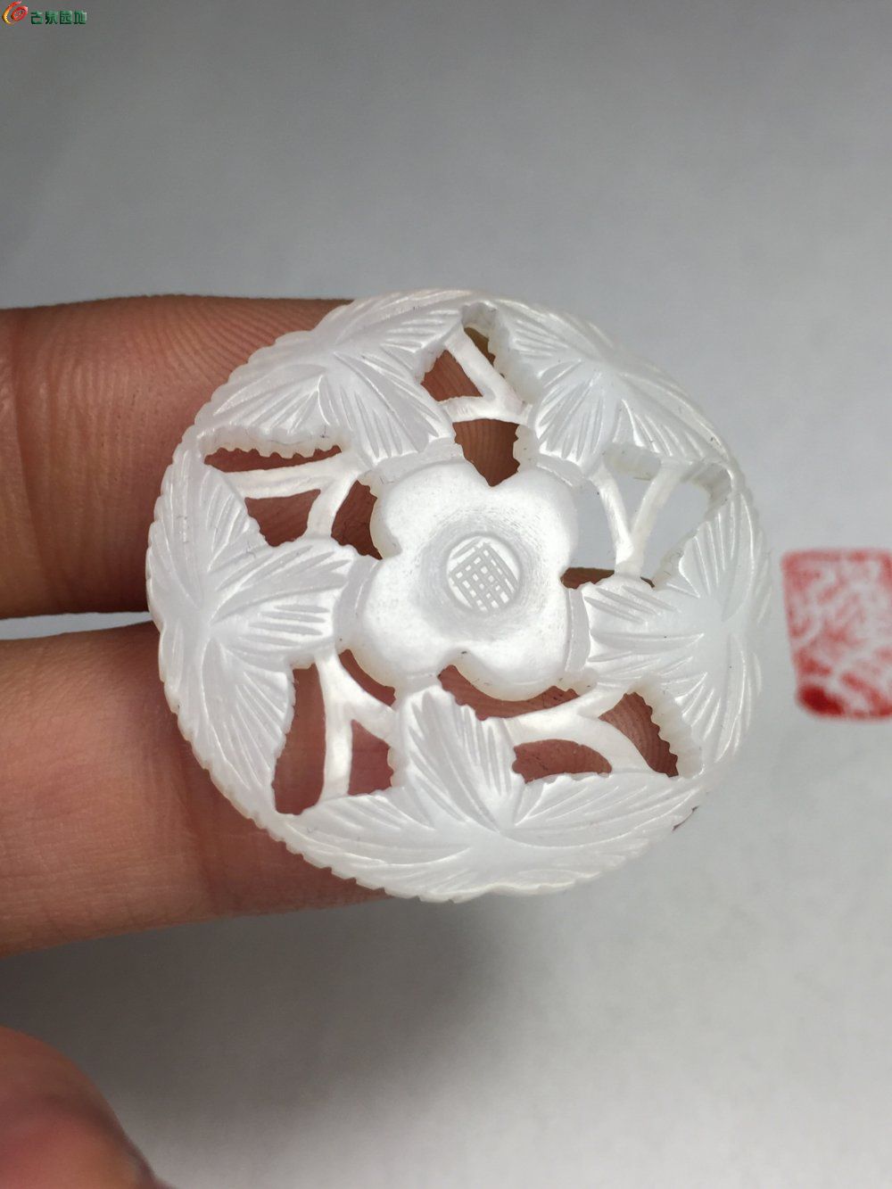 一级白镂雕花卉4.jpg
