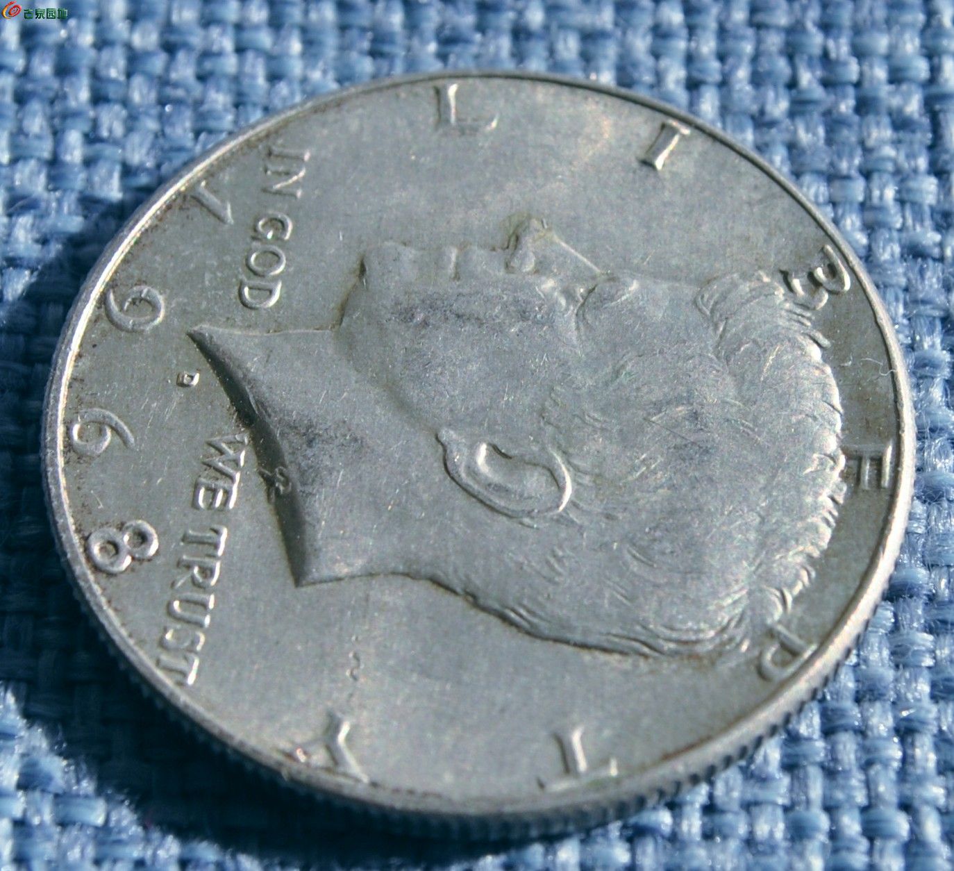 带光高银1968年D版面肯尼迪像背飞鹰半圆银币1局2.jpg