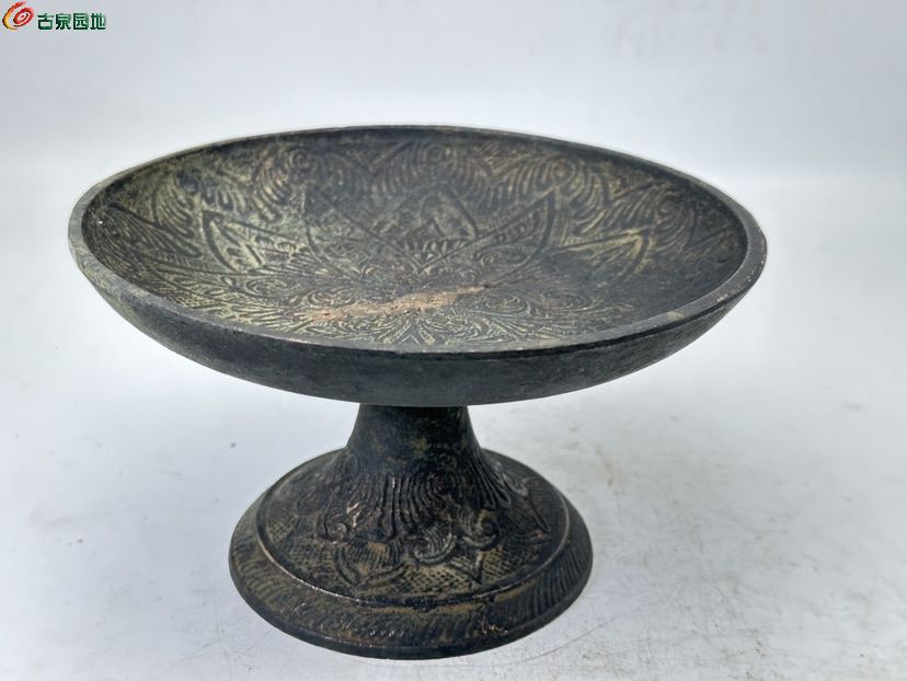 藏传清代铜铸特厚重高足供盘1.jpg