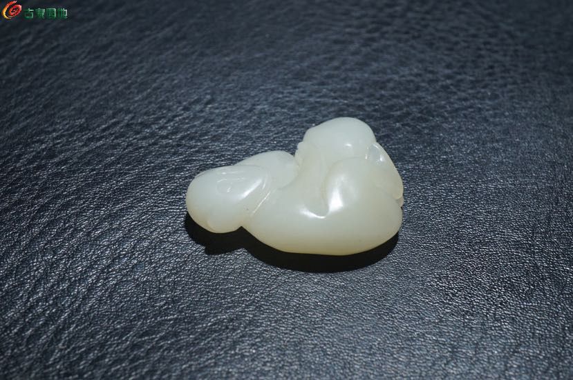 老和田玉立体工灵猴捧寿挂件5.jpg