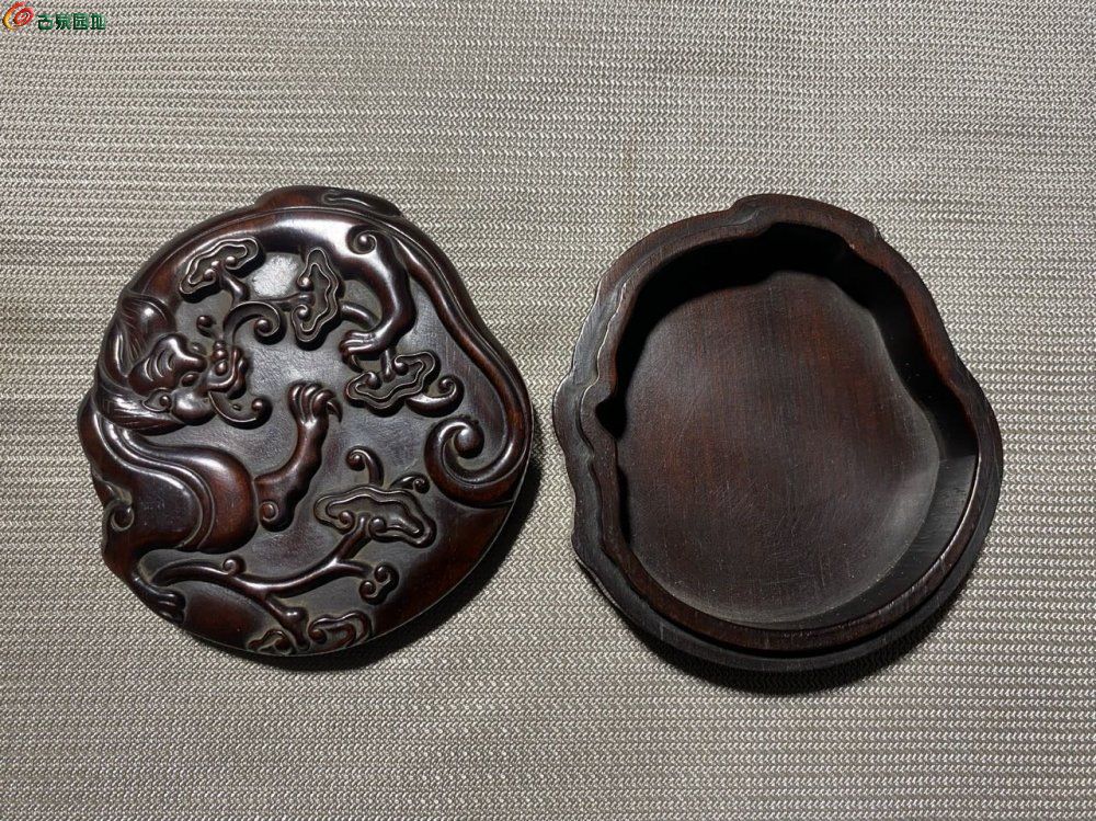 红木浮雕龙纹盖盒摆件4.jpg