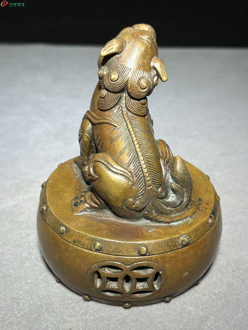 鼓上狮铜熏炉5.jpg