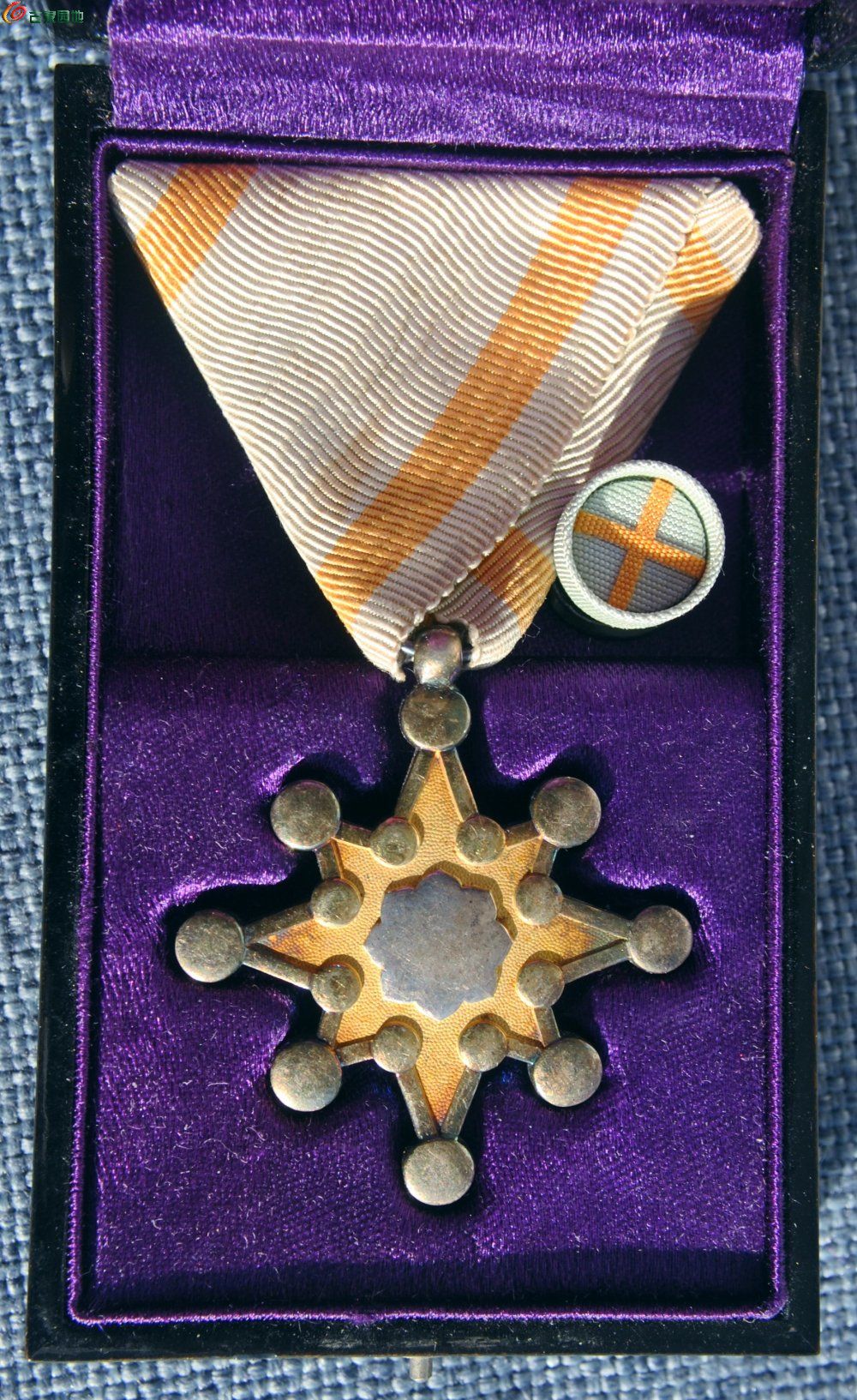 美品原盒带略章二战时期勋七等瑞宝银章局2.jpg