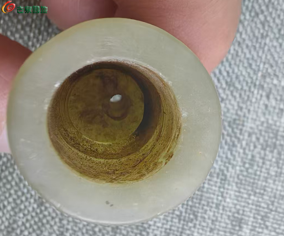 烟嘴下部孔2.jpg