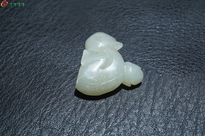 明清老和田玉立体工灵猴捧寿挂件4.jpg