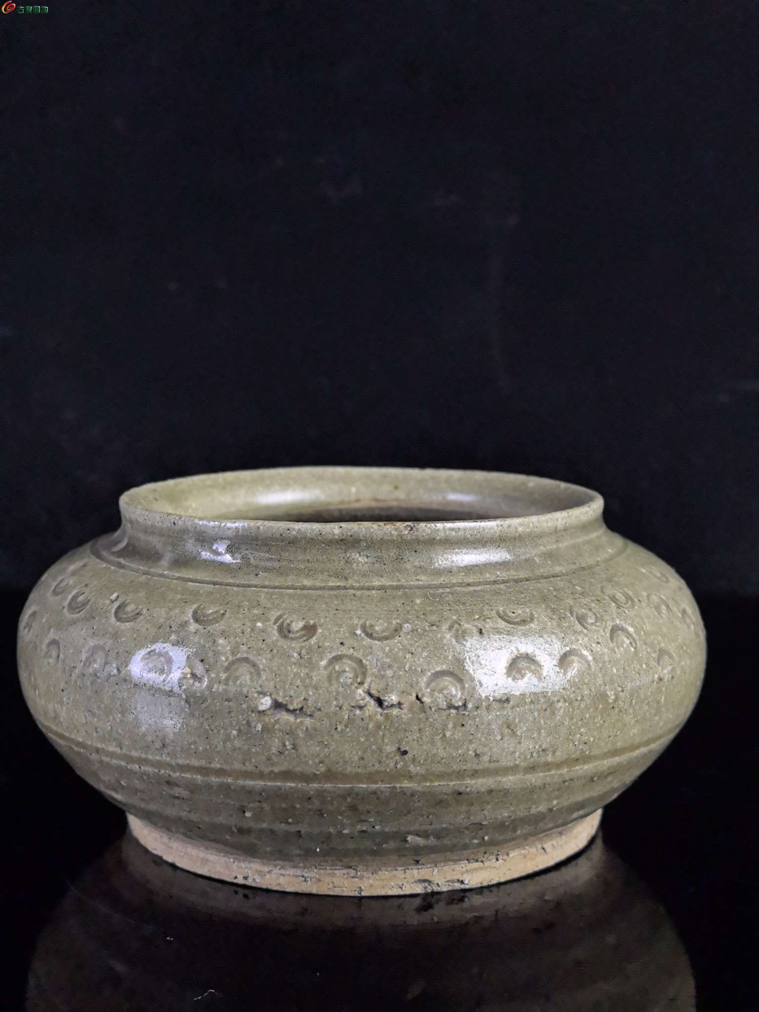 越窑系青釉旋涡纹水盂1.jpg