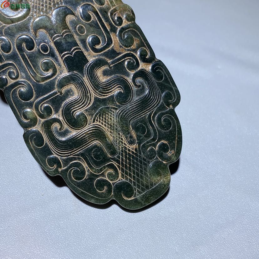 几十年和田玉老玉翠青满工如意饕餮兽纹玉璧挂件双面工6.jpg