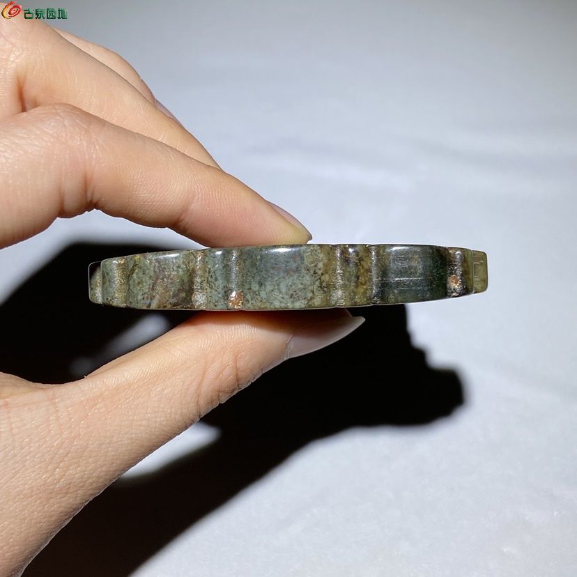 几十年和田玉老玉翠青满工如意饕餮兽纹玉璧挂件双面工8.jpg
