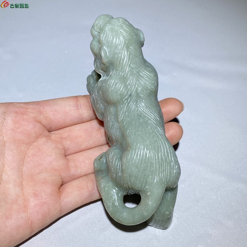 和田玉青白玉雕刻寅虎大把玩件3.jpg