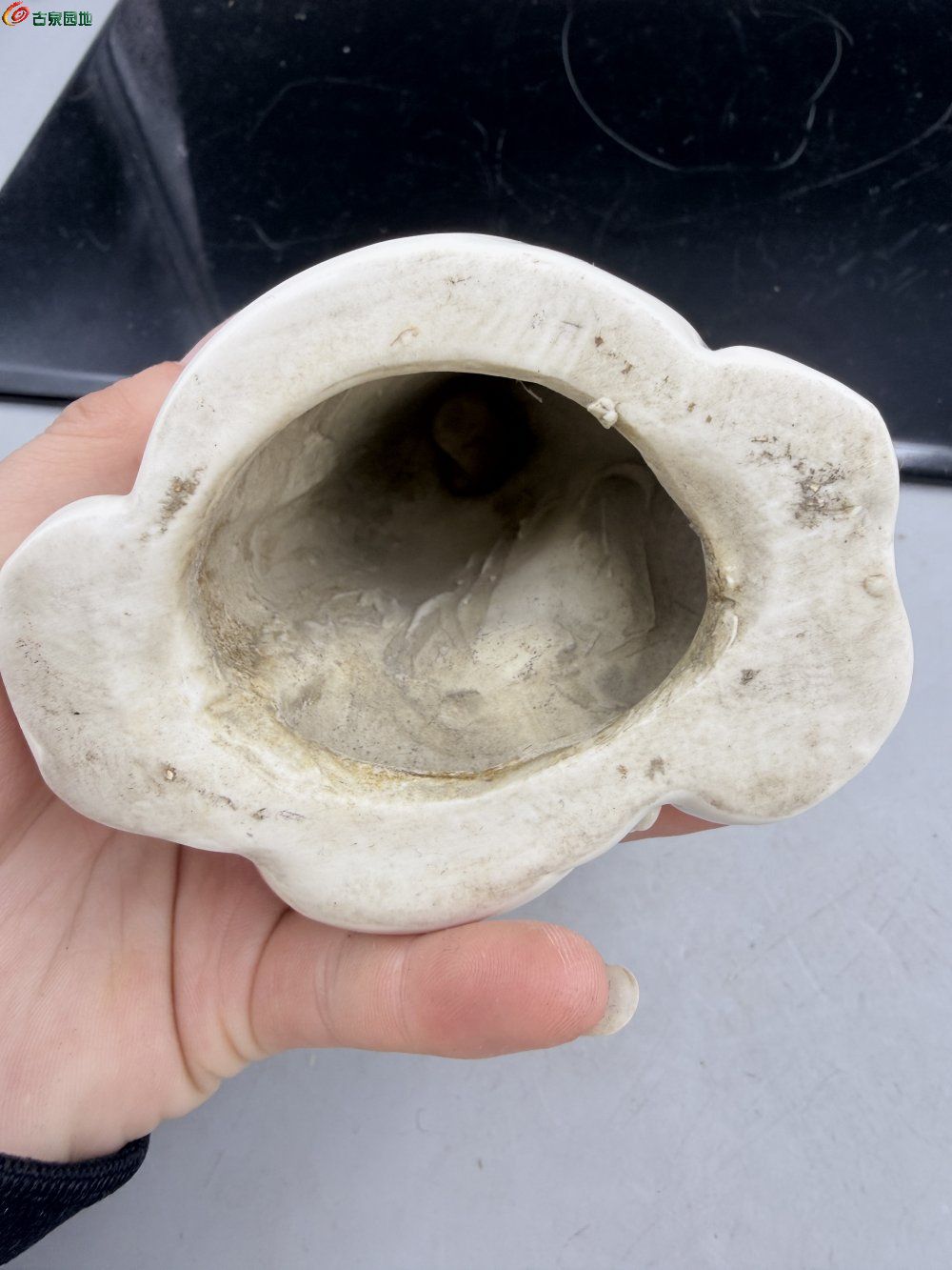 白瓷自在观音坐像 德化窑 白釉观音盘腿而坐佩戴珍珠项6.jpg