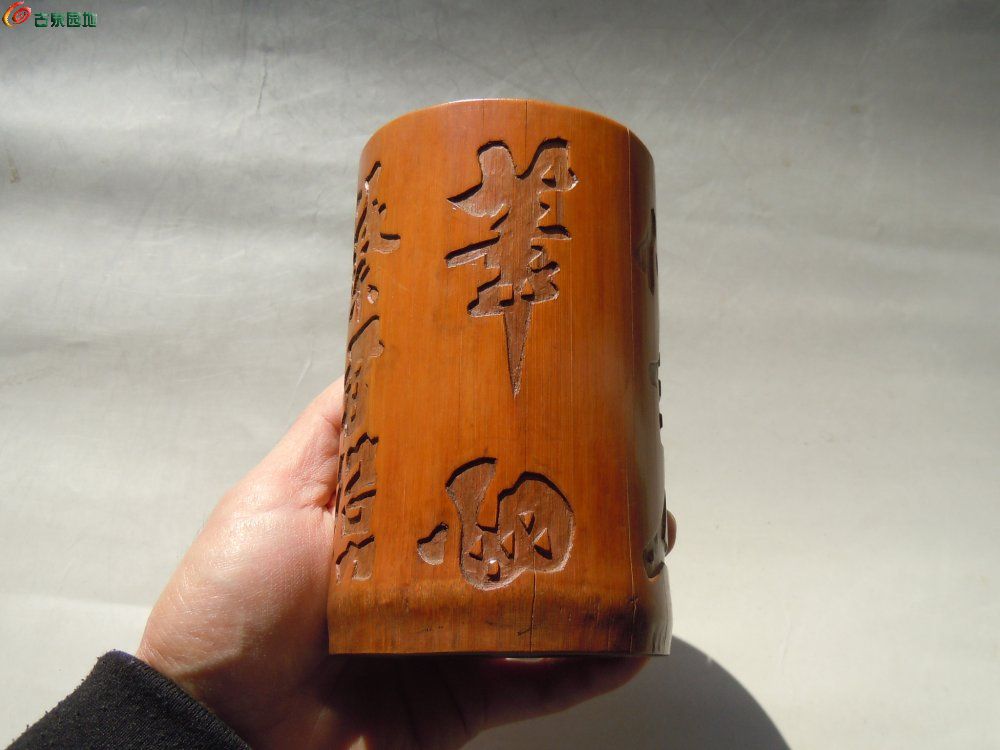 竹刻笔筒-25年04.jpg
