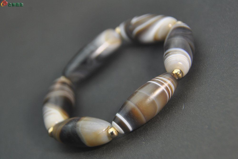 高品质西藏仅有缠丝玛瑙手串3.jpg