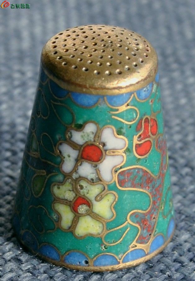 漂亮鎏金面花卉纹饰主绿色珐琅彩桶型顶针正2.35-1.9.jpg