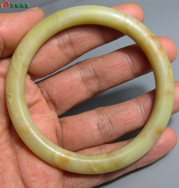 玉镯2.jpg