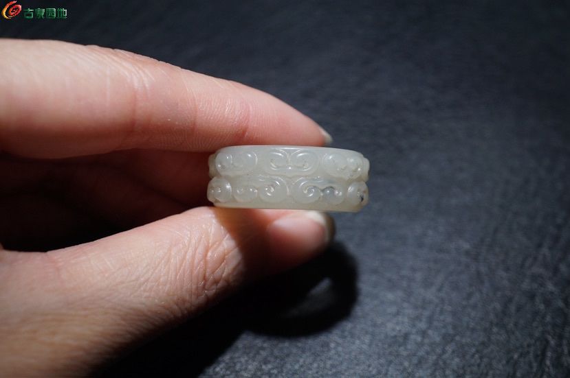 明清老和田玉满工回纹戒指4.jpg