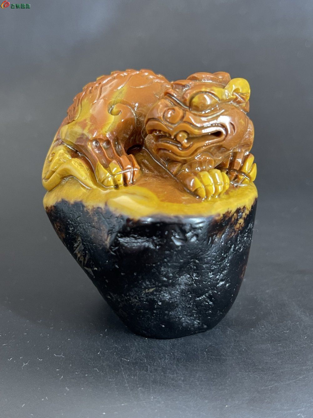 精品乌鸦皮田黄瑞兽印章2.jpg