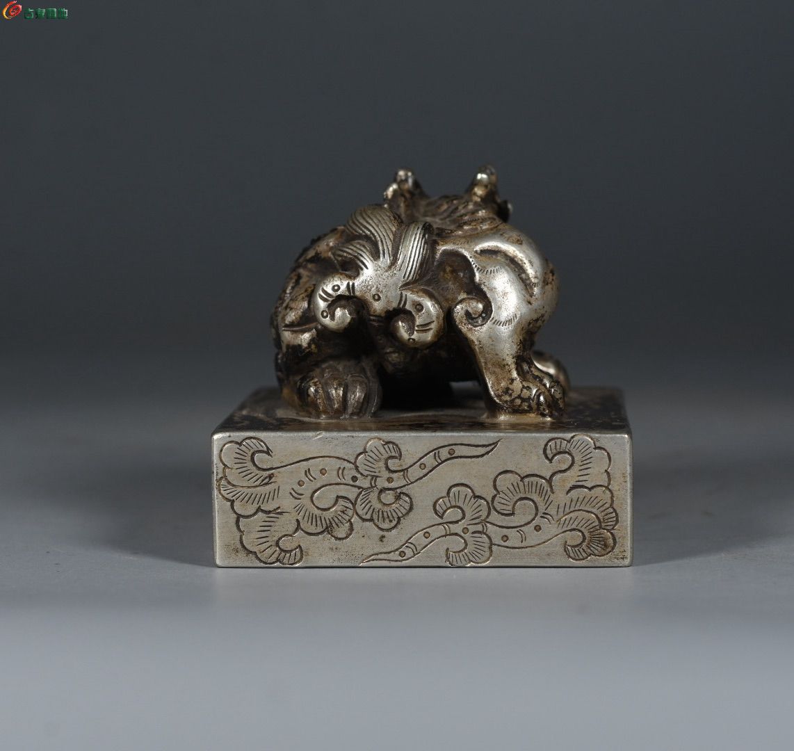 精品典藏白铜鎏银兽钮印章镇纸摆件4.jpg