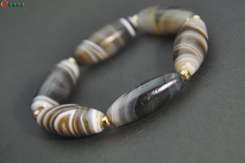 高品质西藏仅有缠丝玛瑙手串6.jpg