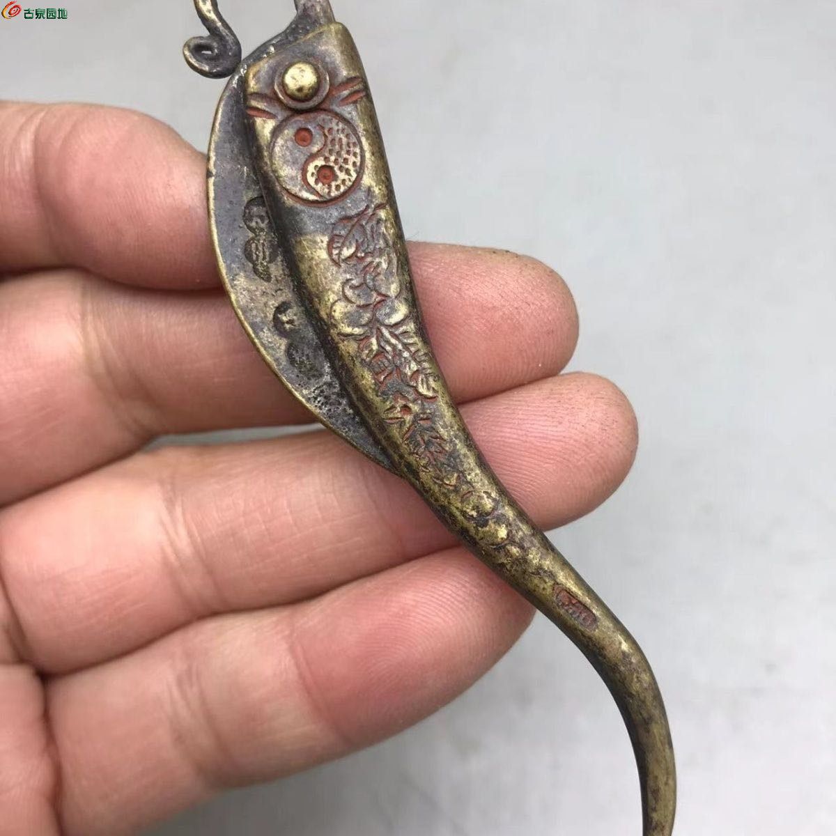 八卦铜鱼刀带字号3.jpg