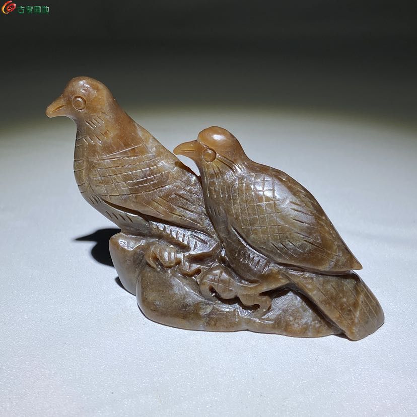 和田玉老糖玉圆雕双鸟摆件1.jpg