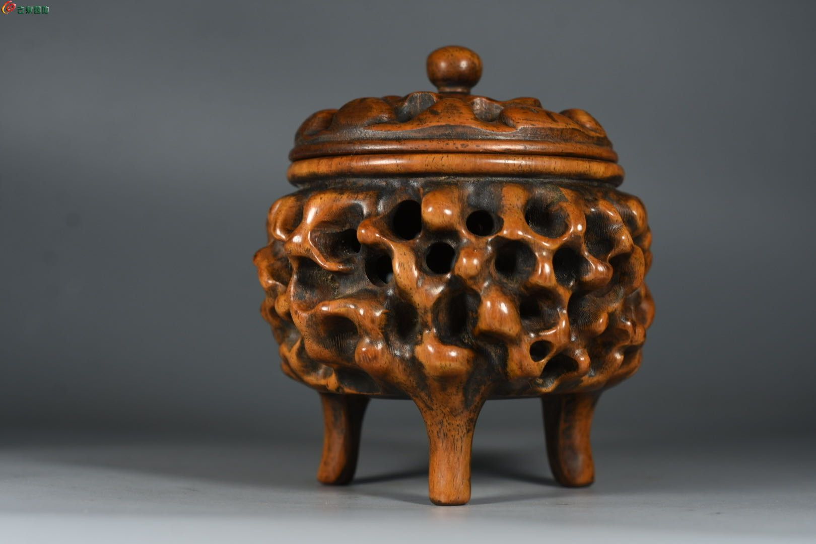 精品典藏花梨透雕熏炉香炉陈设摆件1.jpg