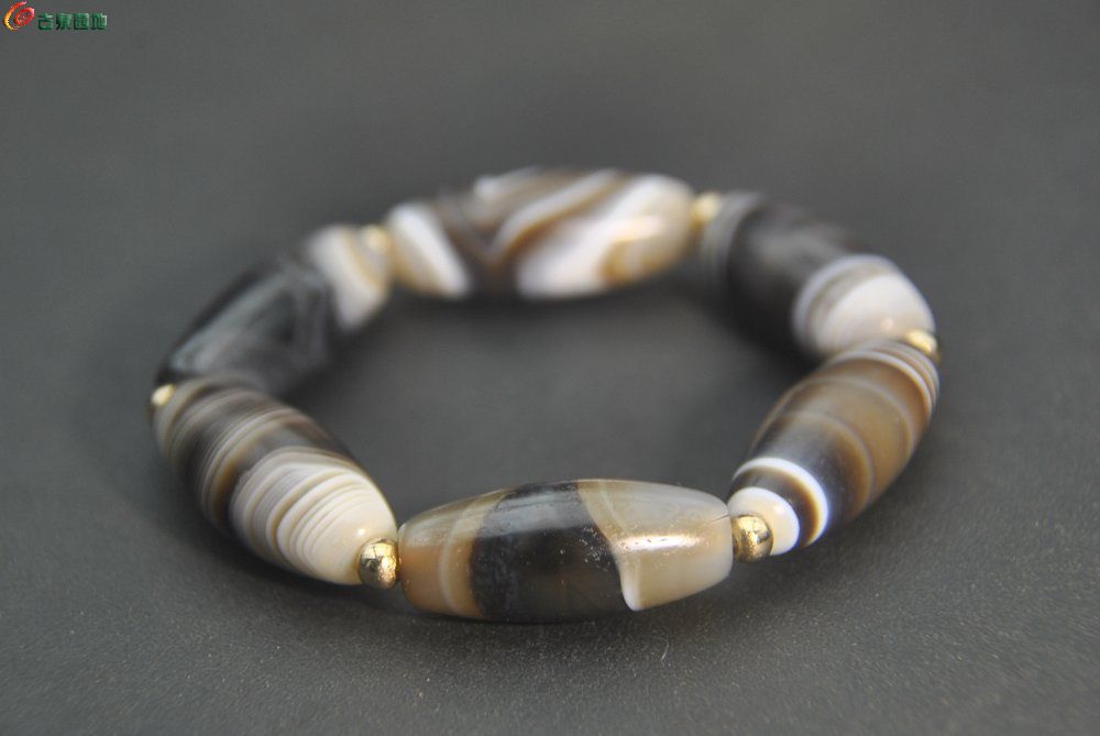 高品质西藏仅有缠丝玛瑙手串2.jpg