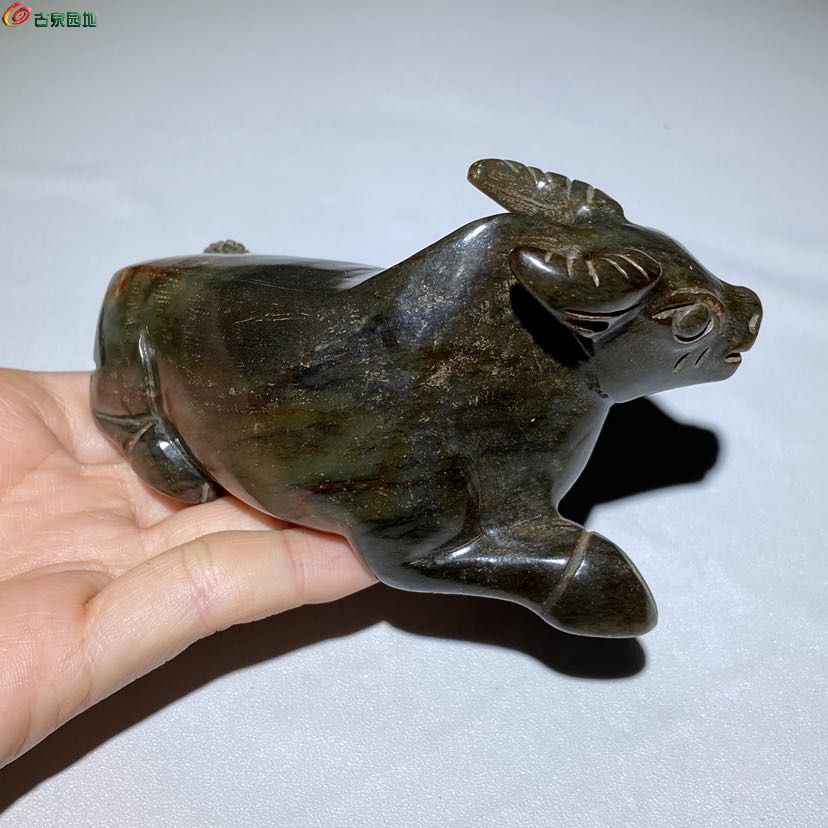 几十年和田玉老玉兽扭转乾坤摆件2.jpg