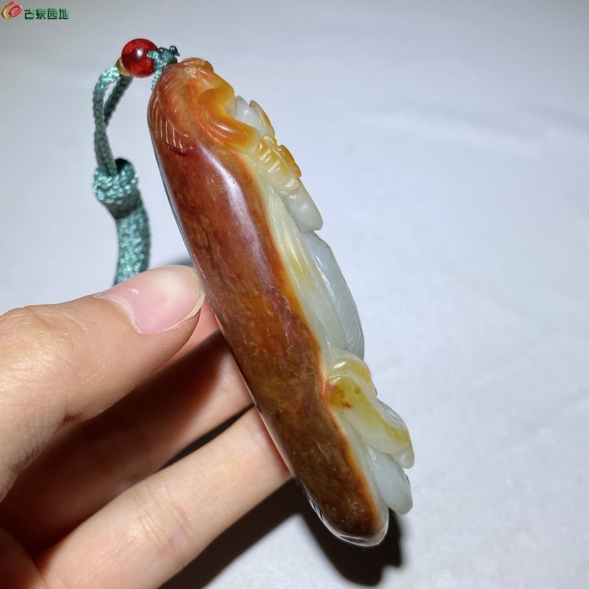 和田玉白玉原石带皮色雕刻龙行天下把玩件3.jpg