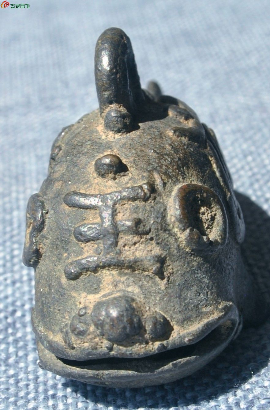 间德评级王字招财进宝鱼型铜铃铛局9.jpg