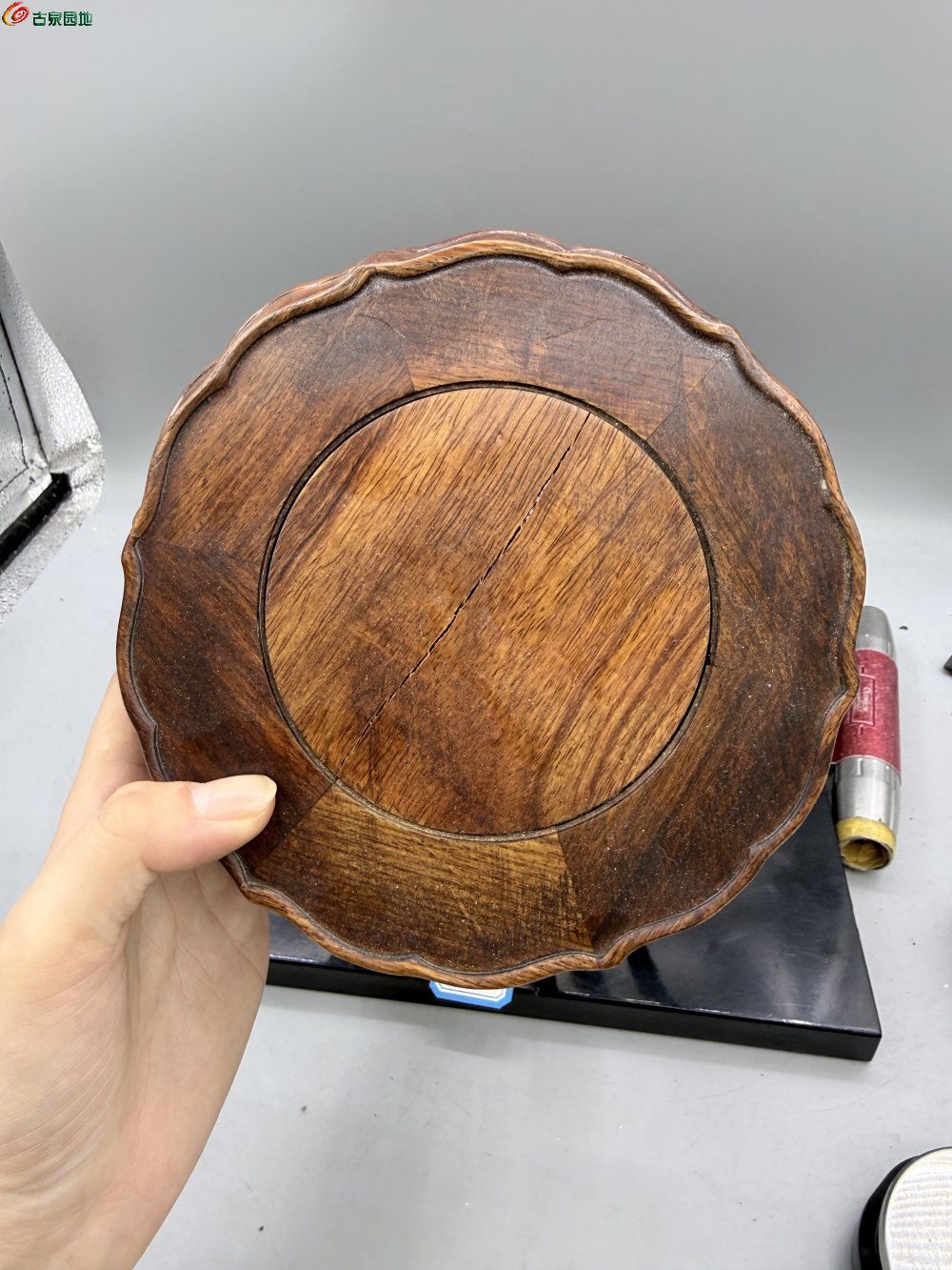 花架实木雕刻造型漂亮做工细致 有木裂5.jpg