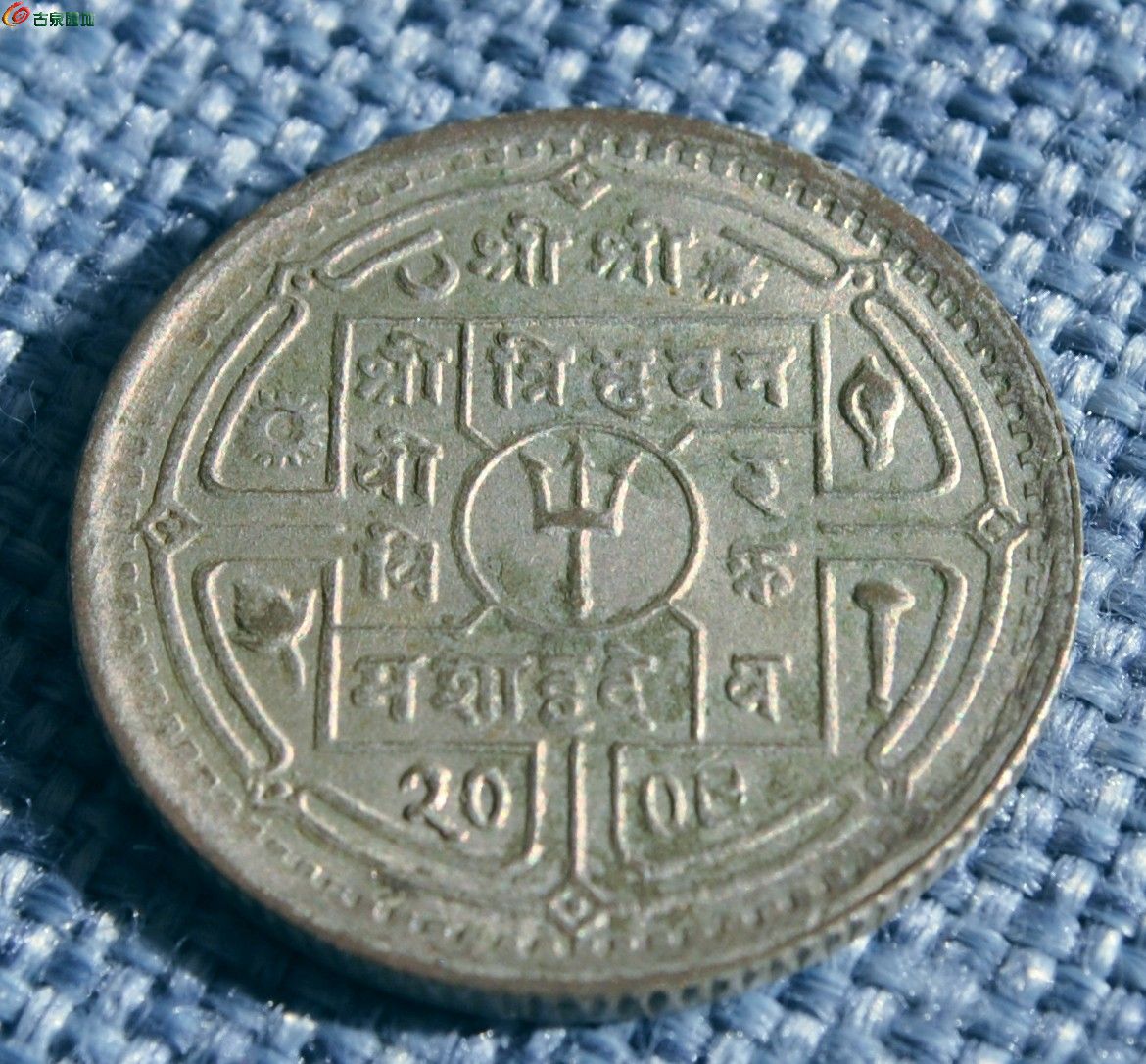 丝绸之路折一型宝剑背三叉戟海螺花卉纹银币3局1.jpg