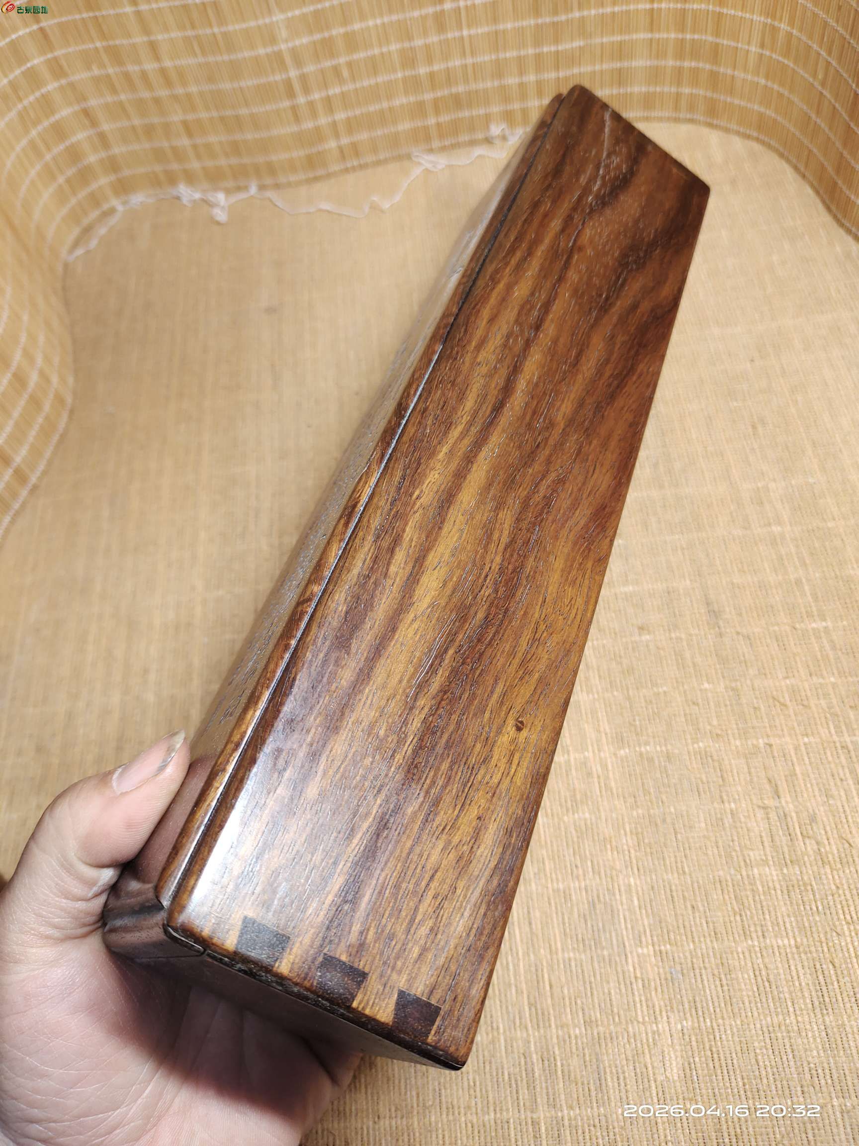 老黄花梨刻梅花诗文笔盒7.jpg